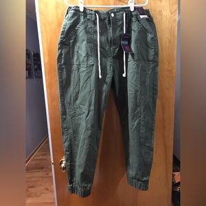 NWT 2xl plus size ankle length women’s pants. From smoke free and pet free home.